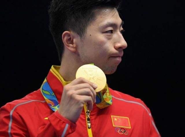 赞助商的介 赞助商的介