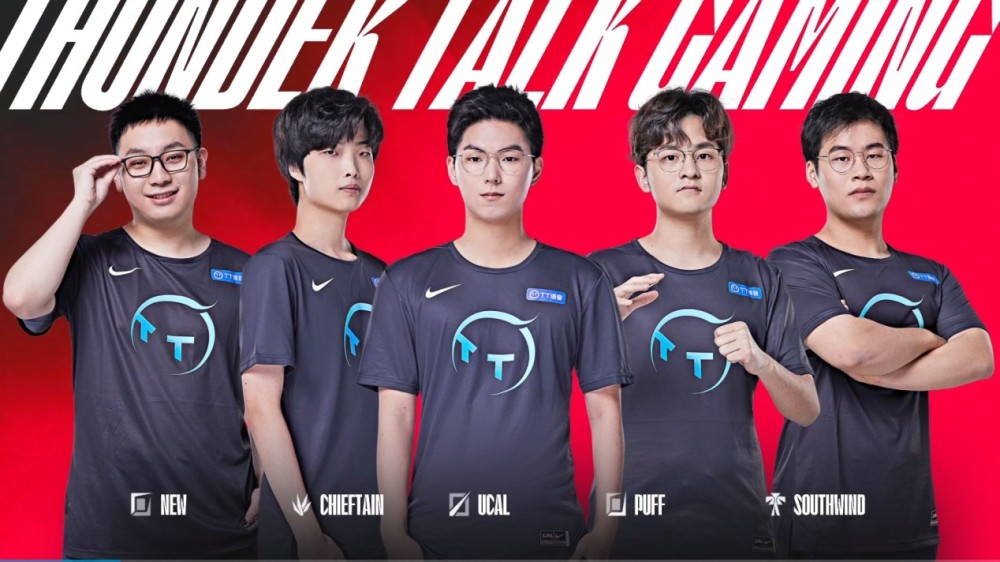 她以出色的 她以出色的