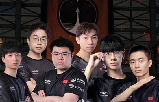 更加开放且 更加开放且